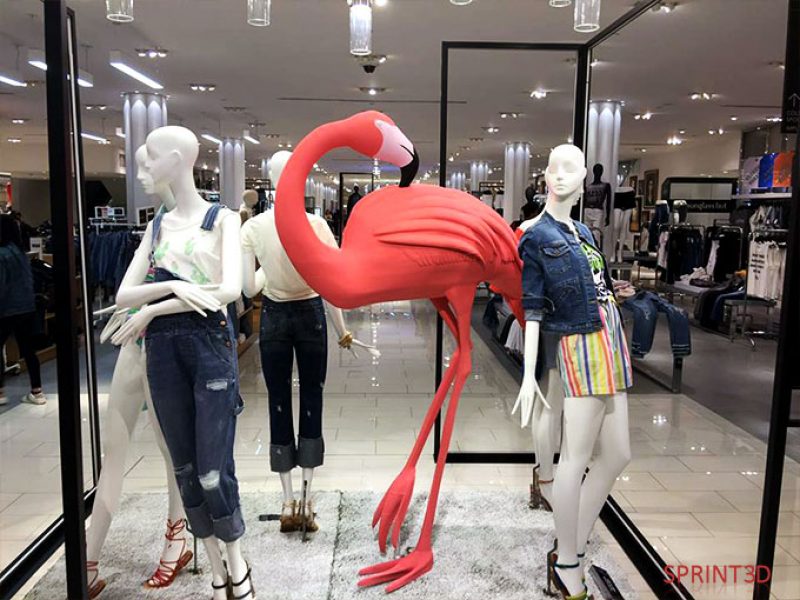 Фламинго в магазине