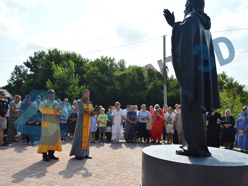 памятник святому